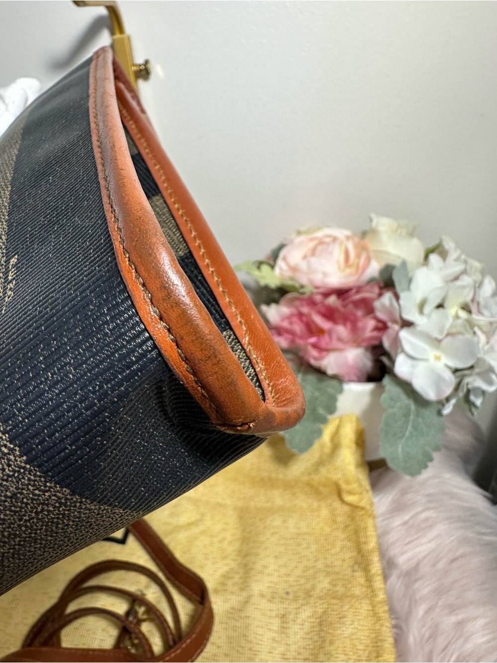 Vintage FENDI crossbody bag - Picture 6 of 15